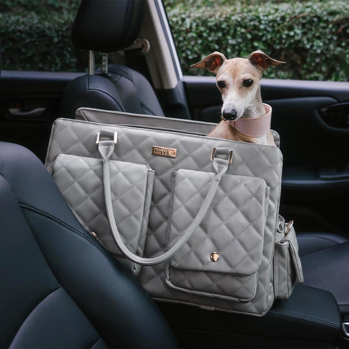 Praktische Hundereisetasche, geräumig, pflegeleicht, sicherer Transport für Haustiere im Auto.