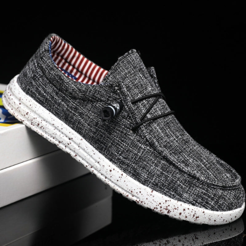 Nahaufnahme der Herren Loafer Milan aus atmungsaktivem Canvas-Stoff, detaillierte Textur für bequeme Alltagsschuhe.