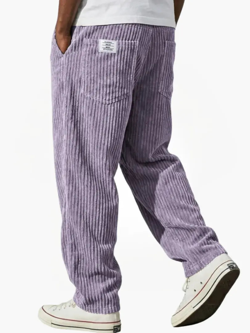Herren Cordhose: stilvoll, komfortabel und vielseitig. Perfekte Mode für den modernen Mann in Herbst & Winter.
