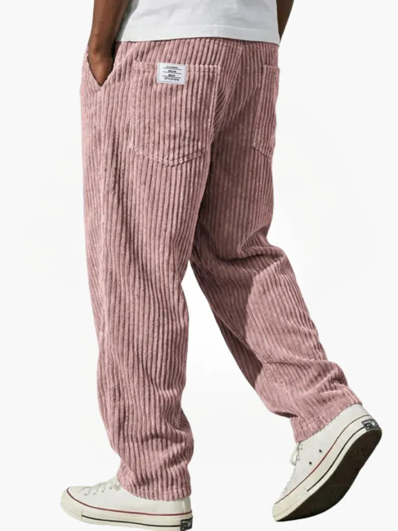 Weiche Herren Cordhose für maximalen Komfort, ideal für Freizeit & Business Casual. Stilvolle Herbstmode.