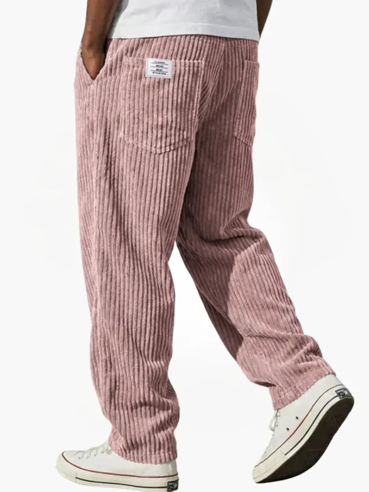 Weiche Herren Cordhose für maximalen Komfort, ideal für Freizeit & Business Casual. Stilvolle Herbstmode.