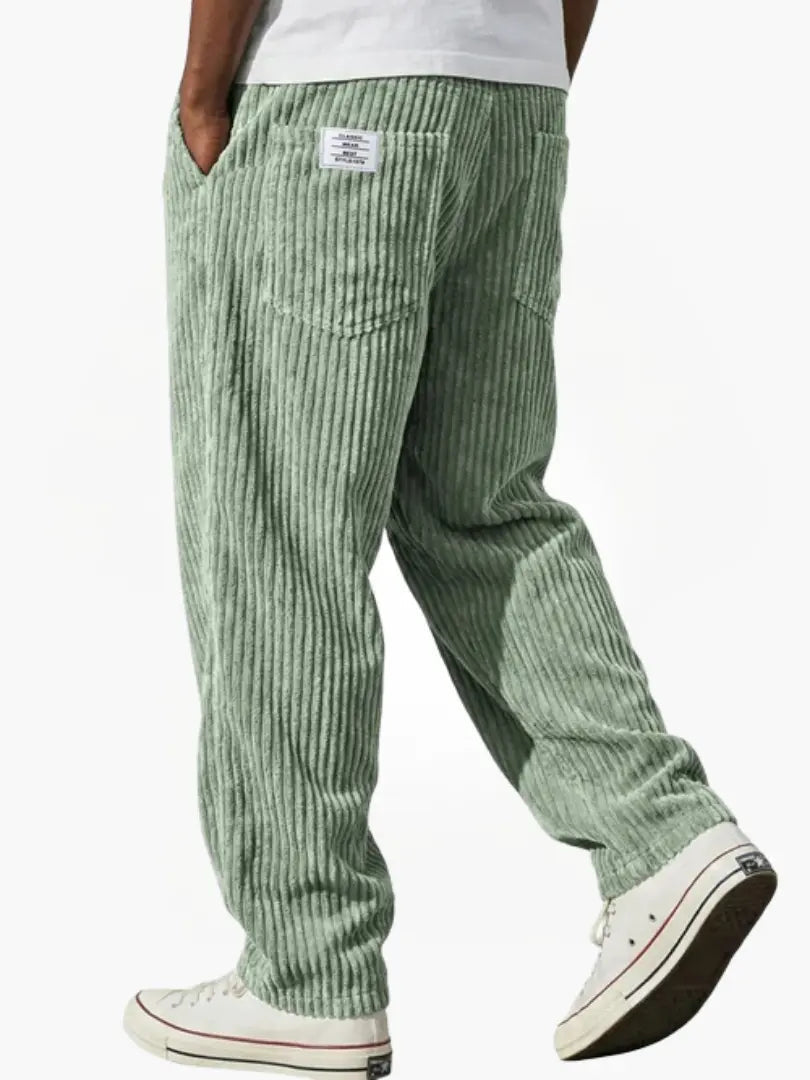 Komfortable Herren Cordhose mit perfekter Passform. Strapazierfähige Cordhose für den stilvollen Alltag.
