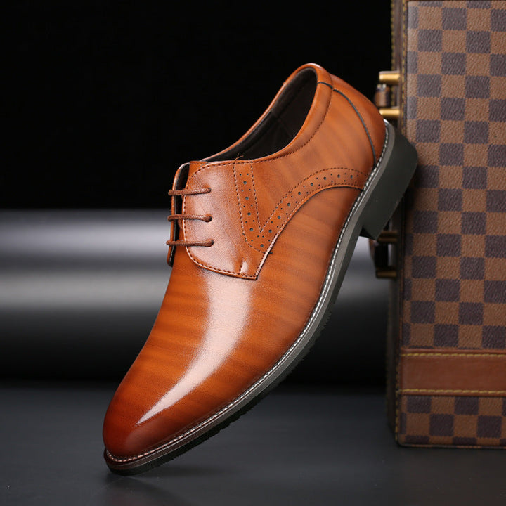 Moderne Herren Brogue Schnürschuhe Lennard in hochwertigem Design mit feinen Lochmuster-Details.