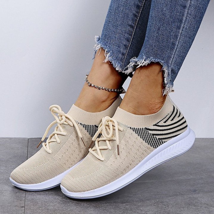 Stilvolle orthopädische Lyra Damen-Sneakers für bequemen Alltagslook und Fussgesundheit.