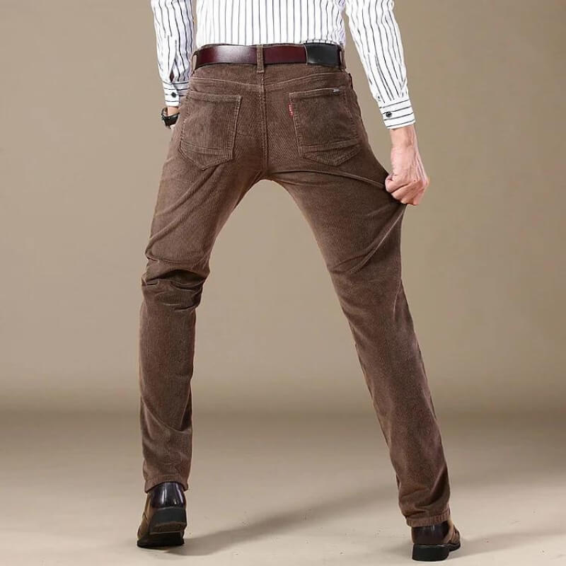 Herrenhose Ribcord Kenny, stilvoll und bequem, robustes Material, zeitlos für jede Garderobe, ganzjährig.