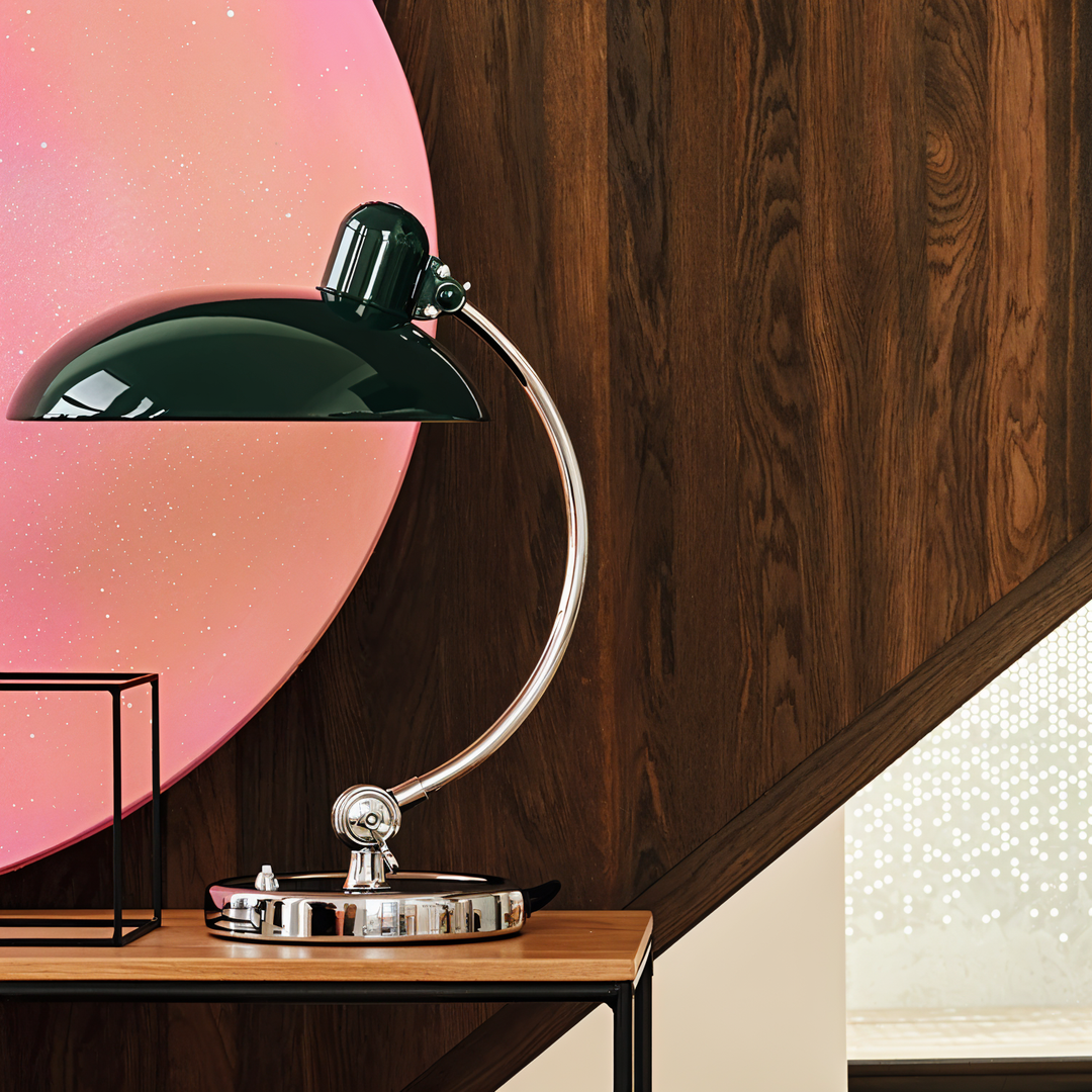 Flexible Eisen Tischlampe im Vintage-Stil, ideal als Leselampe oder für stimmungsvolle Beleuchtung.