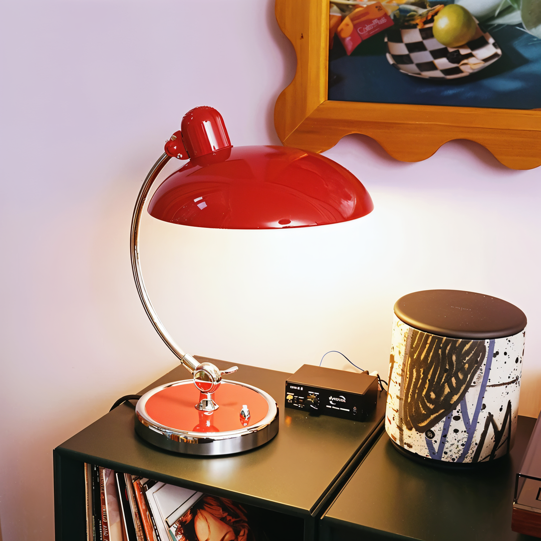 Verstellbare Vintage-Tischlampe für perfektes Ambiente. Retro Design Wohnzimmerlampe & nostalgische Dekoration.