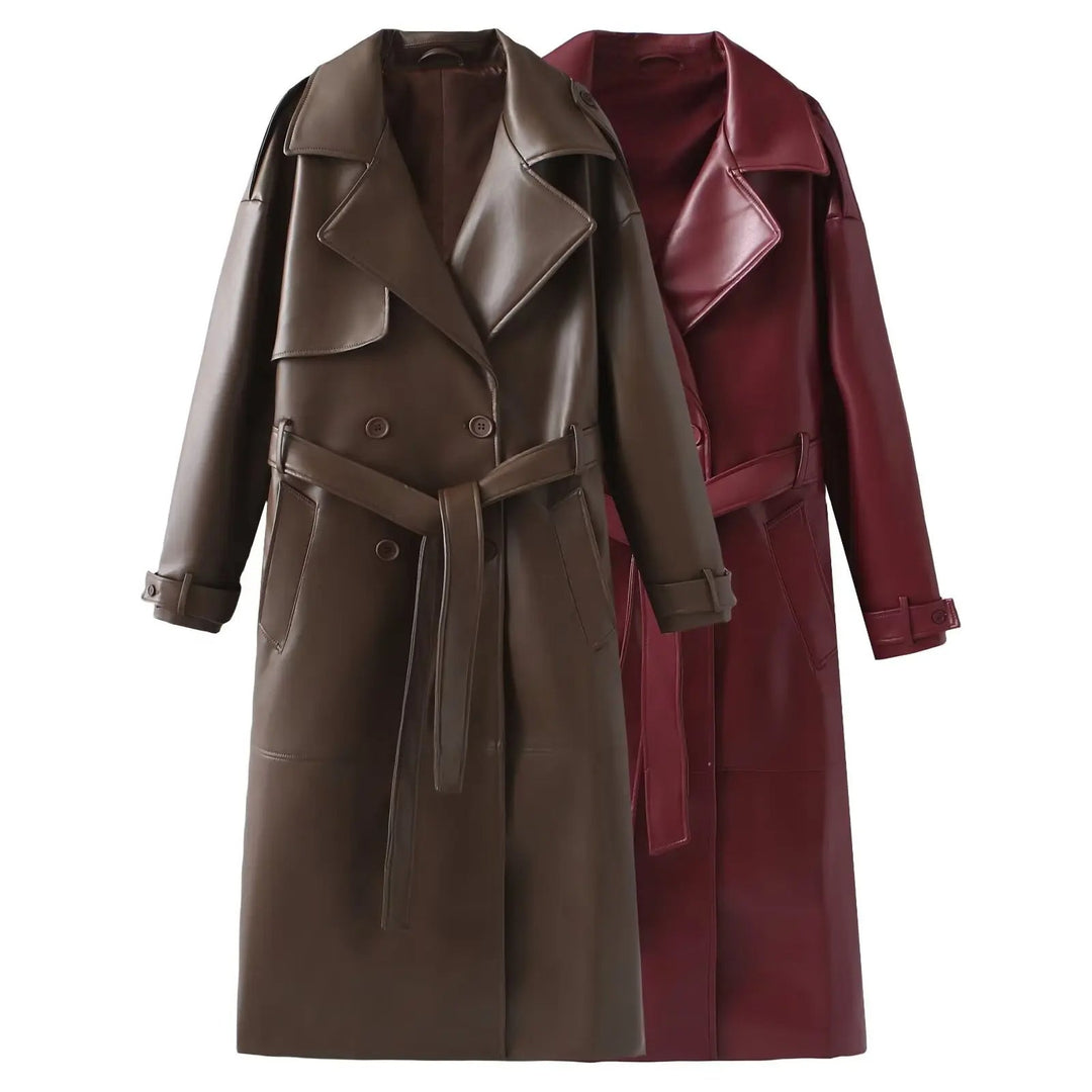 Modische Frauenjacke Viviette in bordeauxrot. Elegante Retro-Damenjacke aus veganem Leder für stilvolle Auftritte.
