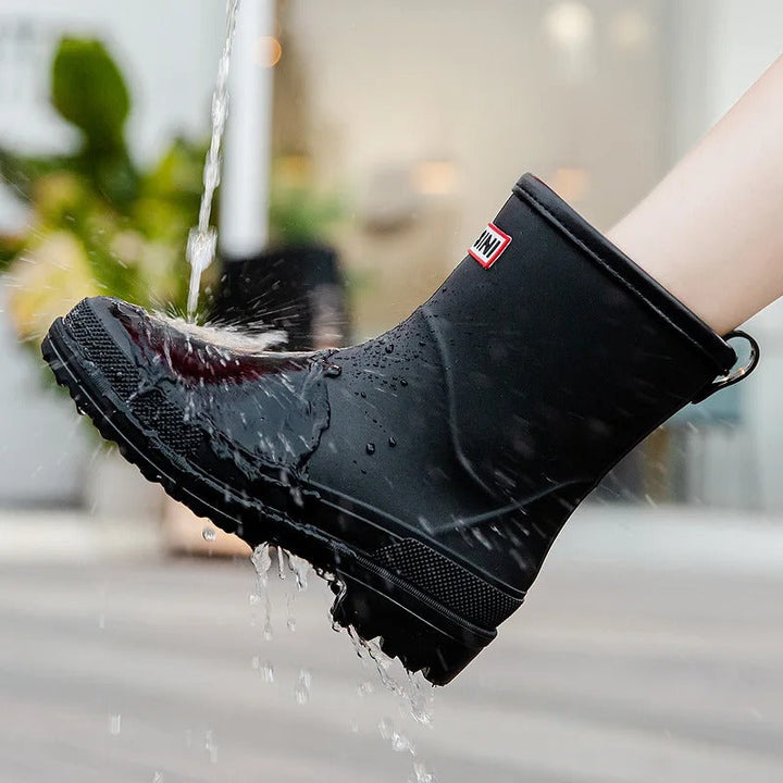 Khaki Damen Gummistiefel, wasserdicht und halbschaft. Robuste Regenstiefel für Outdoor-Aktivitäten.