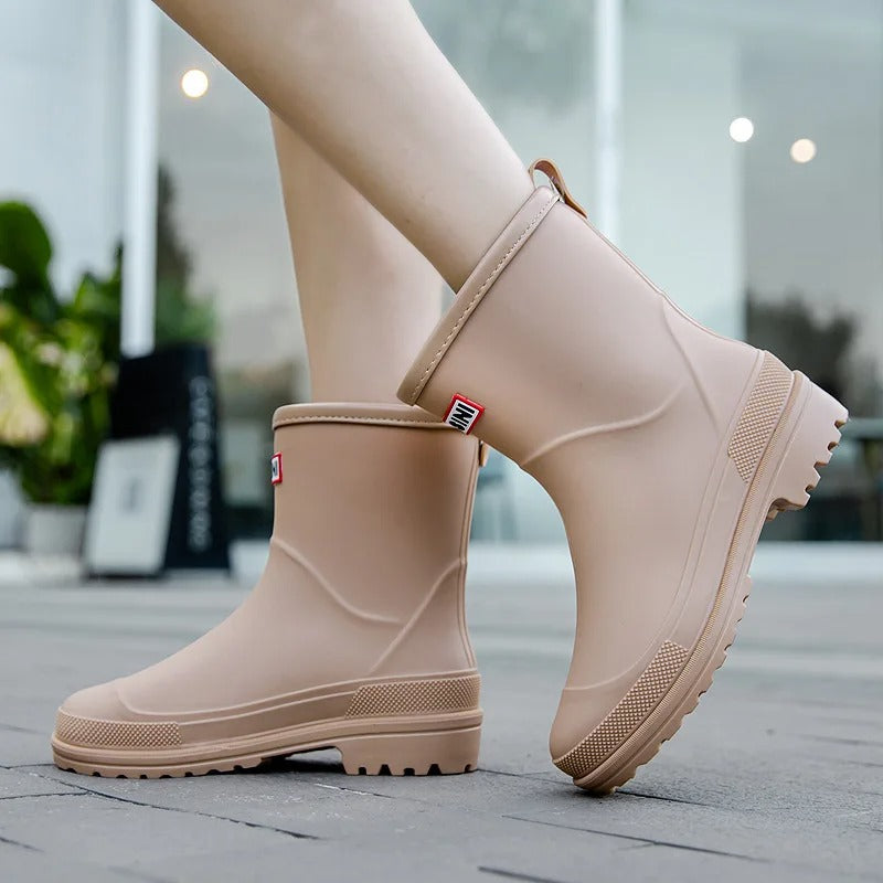 Wasserdichte Damen Gummistiefel mit hohem Tragekomfort. Zuverlässige Regenstiefel für schlechtes Wetter.
