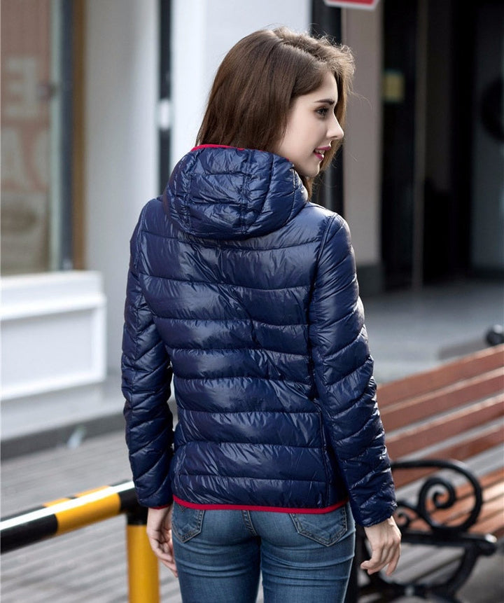 Leichte wendbare Daunenjacke Damen, bequem & warm.