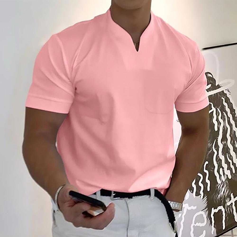 Mann trägt elegantes Herren Freizeithemd, stilvoll & lässig kombiniert, perfekt für den Alltag.