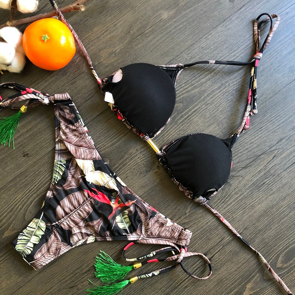 Zeitloser Damen Push-up Bikini, bequem und sexy für alle Strandaktivitäten.