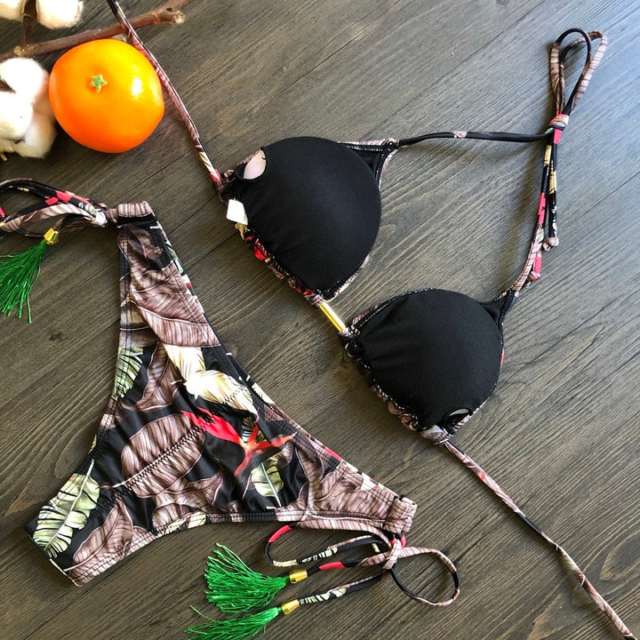 Zeitloser Damen Push-up Bikini, bequem und sexy für alle Strandaktivitäten.