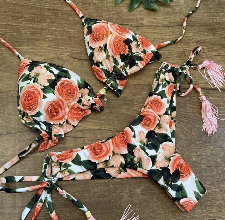 Komfortables Push-up Bikini-Set für Damen, stilvolle Strandmode für entspannte Urlaube.
