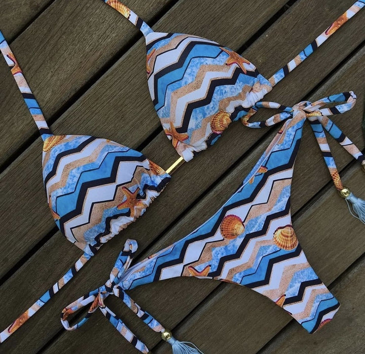Hochwertiger Damen Push-up Bikini, strapazierfähige Strandmode für aktiven Wassersport.