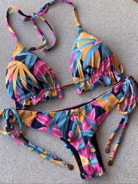 Komfortables Push-up Bikini-Set für Damen, moderne Strandmode für junge und junggebliebene.
