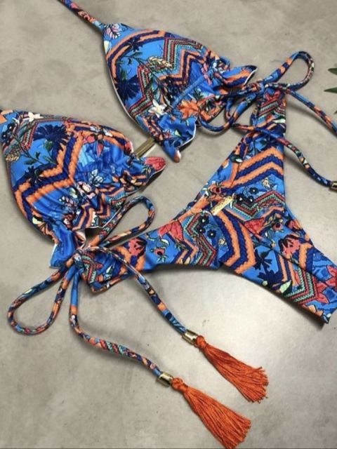 Modischer Damen Push-up Bikini, sexy Bademode, die Ihre Kurven betont.
