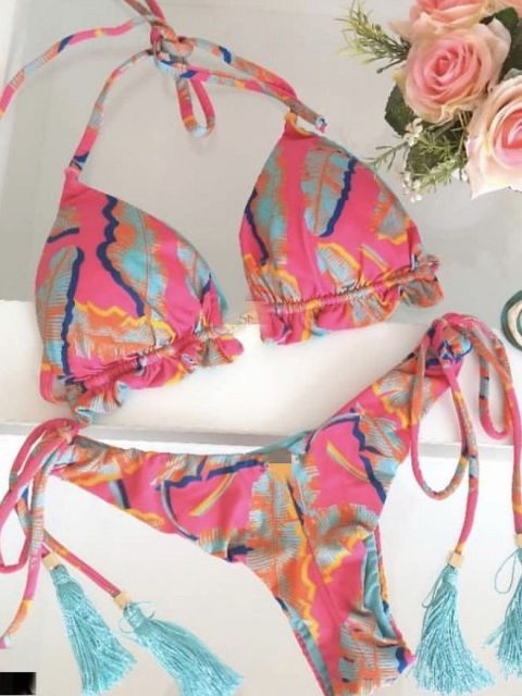 Hochwertiger Damen Push-up Bikini, elegante Strandmode für einen zeitlosen Stil.