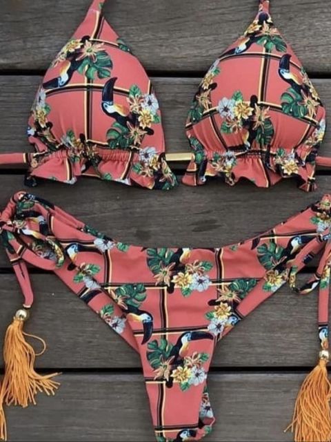 Komfortables Damen Bikini-Set mit Push-up, perfekte Strandmode für einen entspannten Tag.