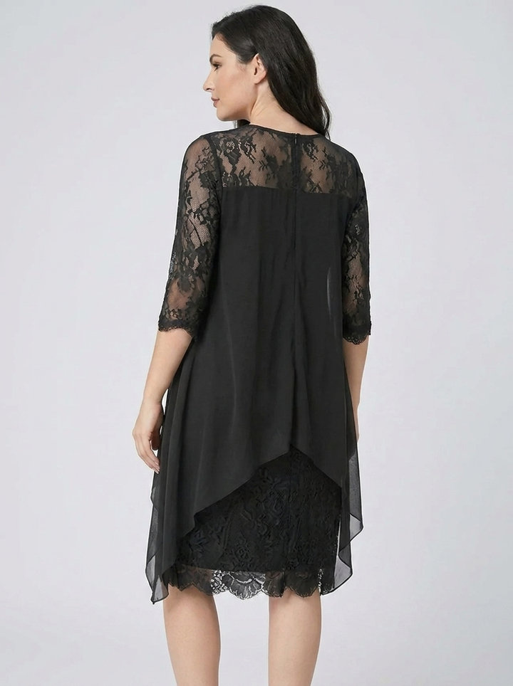Bequemes Damen Patchworkkleid mit Rundhals und Stickerei. Elegantes Minikleid, perfekt als stilvolles Freizeitkleid.