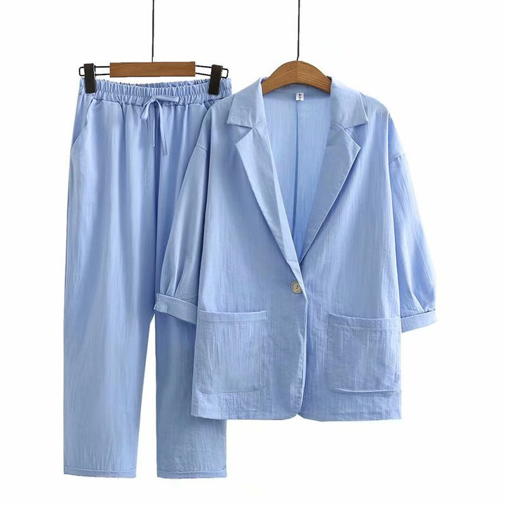 Vielseitiges Damen Sommer Zweiteiler Outfit. Perfekt für elegante Freizeit- oder Business-Looks.