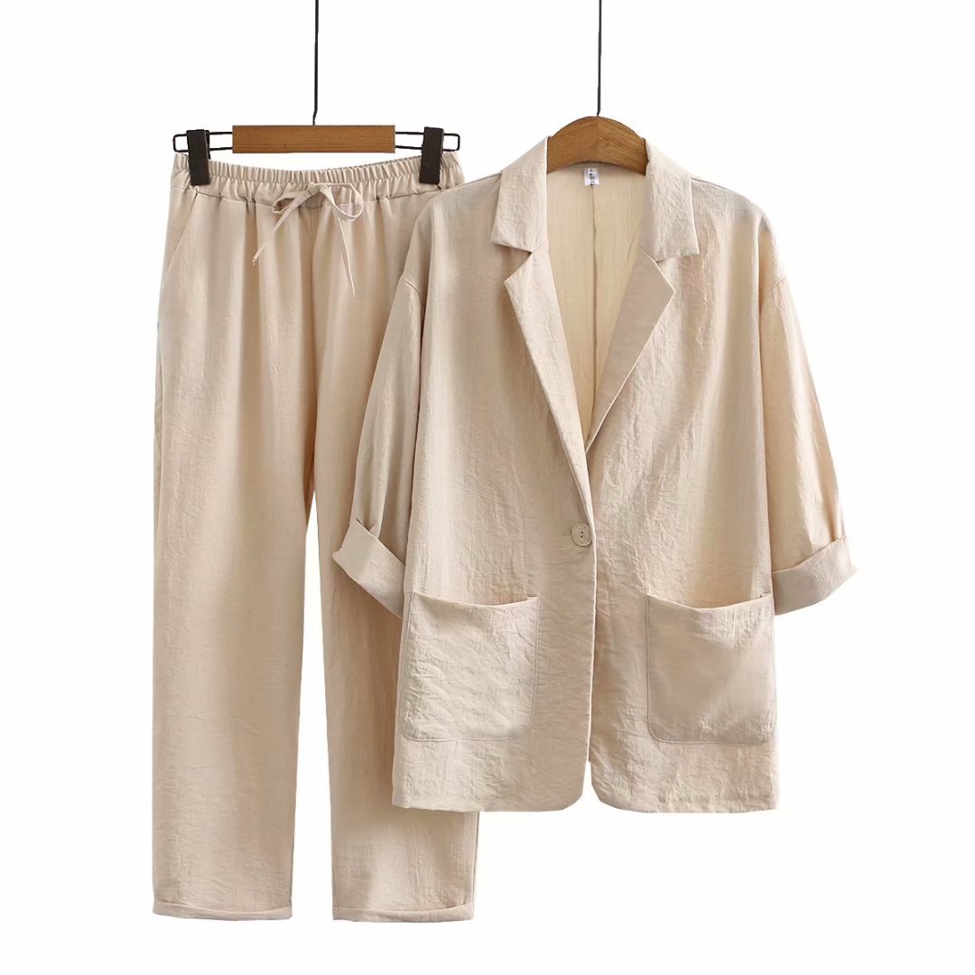 Damen Sommer Zweiteiler in modernem Design, kombiniert Eleganz & Komfort. Für jeden Anlass.