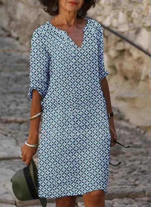 Elegantes Damen Strandkleid, leicht & luftig, ideal für stilvolle Sommer-Outfits in Frauenmode.