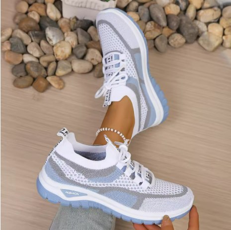 Bequeme & stylische Damen Walking-Sneaker, orthopädisch geformt für optimalen Komfort bei jedem Schritt.