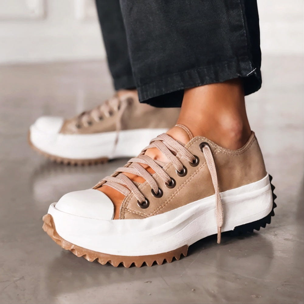 Stylische Damen Plateau-Sneaker "Ashley" mit Schnürung, ideal für Freizeit und Alltag. Moderner Look, bequem.