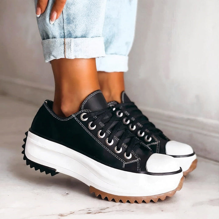 Elegante Damen Plateau-Sneaker "Ashley" mit Schnürung, perfekt als moderner Alltagsschuh. Stylische Damenschuhe.