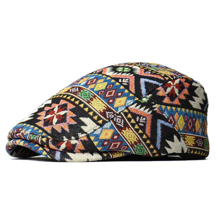 Herrenmütze mit geometrischem Design. Eine trendige Baskenmütze, ideal für einen stylischen Look im Alltag.