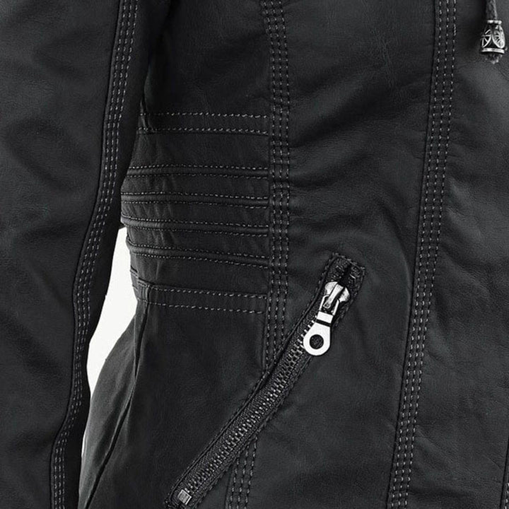 Robuste Damen Kapuzenjacke im Biker-Stil mit Reißverschluss, ein praktisches Fashion-Piece.