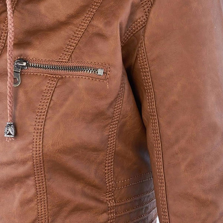 Warme Damen Freizeitjacke mit Kapuze und Biker-Details, Reißverschluss, stylisch und modern.