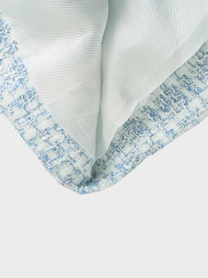 Eleganter, modischer hellblauer Damenblazer Elena, perfekt als stilvolles Statement für Business & Freizeit.