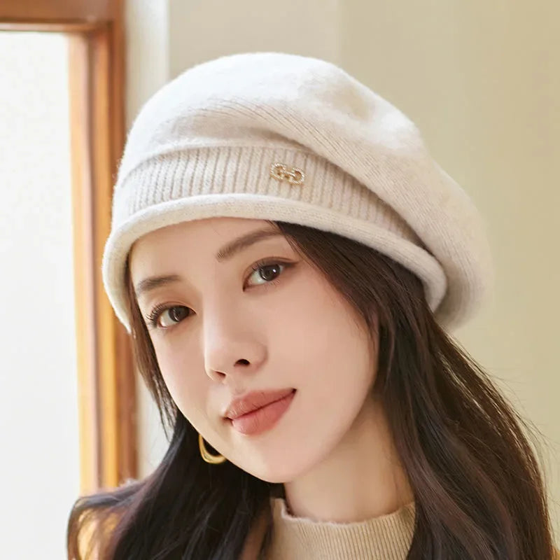 Modischer Damen Baret aus weicher Wolle, Modell Diana, ideal als Winteraccessoire für Frauen.