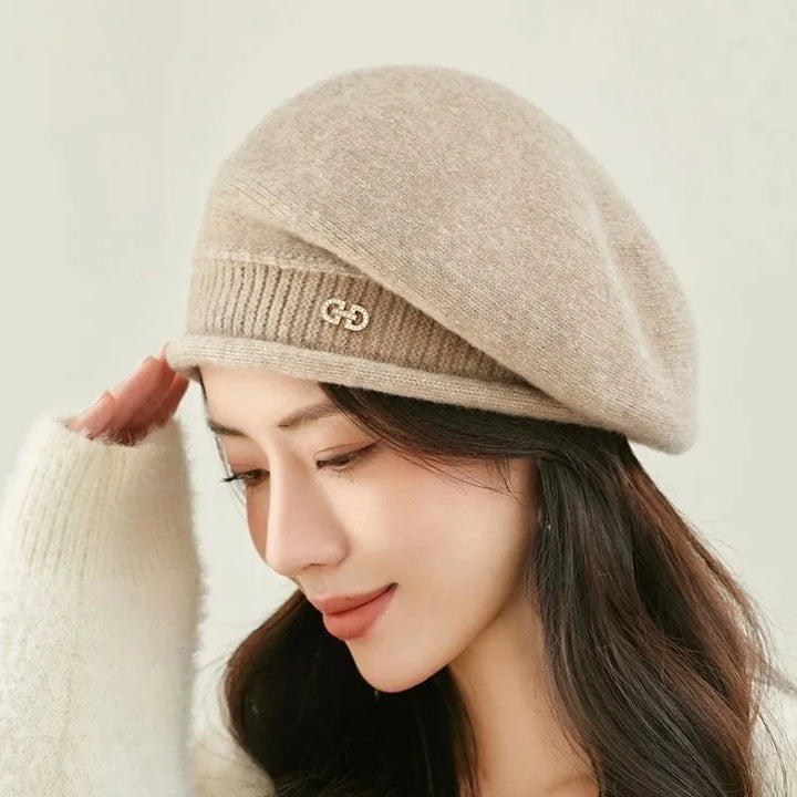 Schicker Damen Winterbaret aus Wolle, Modell Diana, ergänzt jede Frauenmode mit Eleganz.