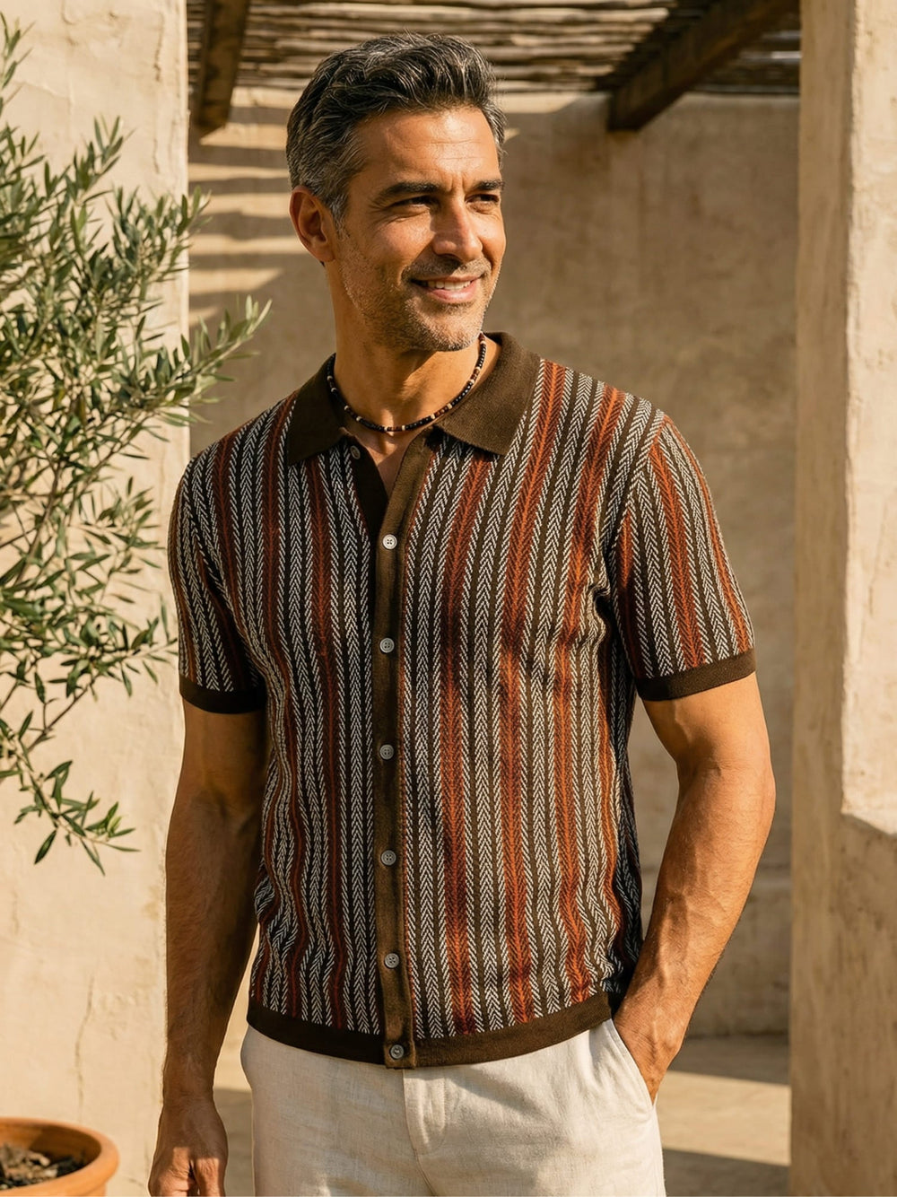 Herren Poloshirt mit modernem Chevron Muster, kurzärmlig & atmungsaktiv für einen stylischen Sommerlook.