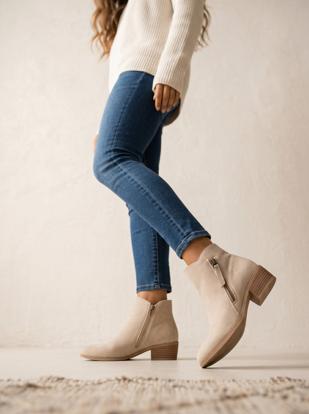 Vielseitige Komfort-Stiefeletten für Damen, mit seitlichem Reißverschluss und robustem Blockabsatz.