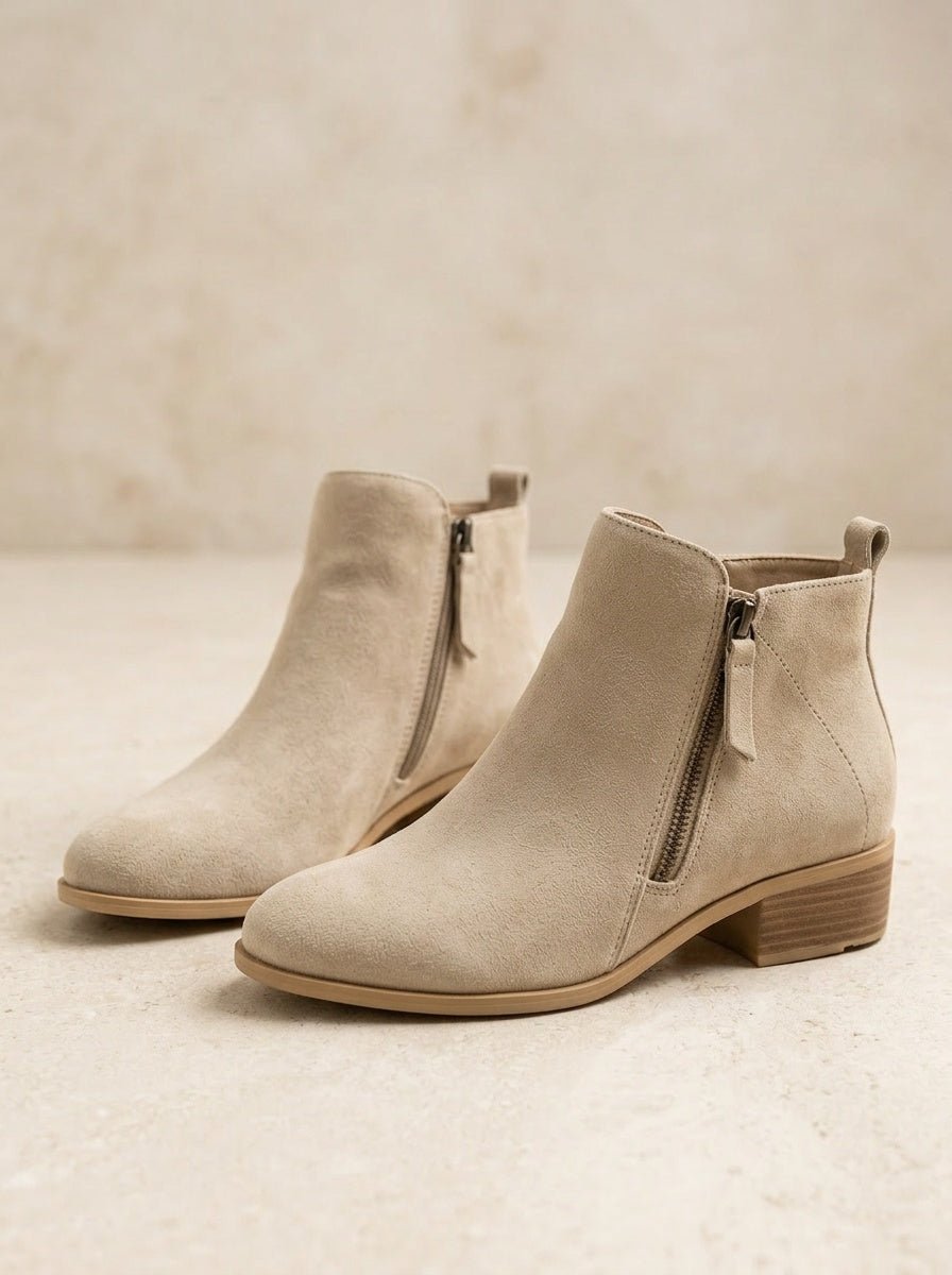 Moderne Damen Stiefeletten mit Blockabsatz und Reißverschluss, elegant und ideal für Herbst-Outfits.