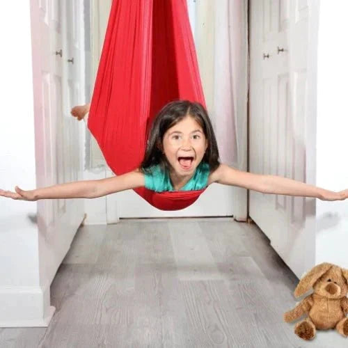Sensorische Therapie-Schaukel für Kinder. Beruhigend, fördert Gleichgewicht und Motorik im Kinderzimmer.