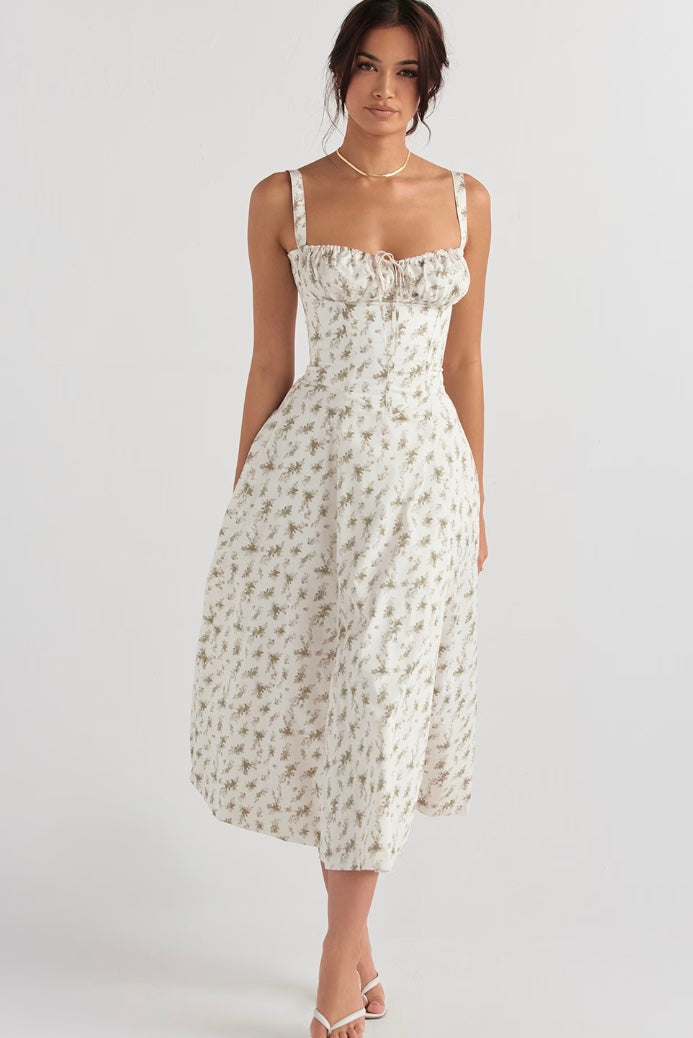 Feminines Sommerkleid mit Taillenakzent, perfekt für eine schmeichelnde Figur.