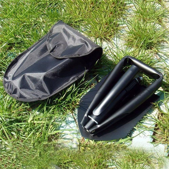 Taktischer Spaten in faltbarer Form, bereit für Transport. Praktisches Outdoor-Werkzeug für Survival & Garten.