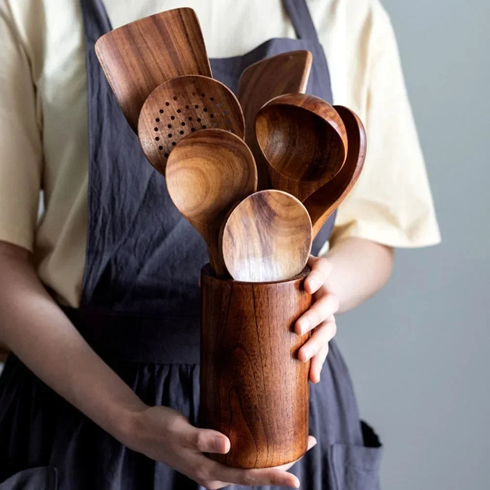 Langlebiges Teakholz Küchenhelfer Set; widerstandsfähige Kochutensilien aus massivem Holz.