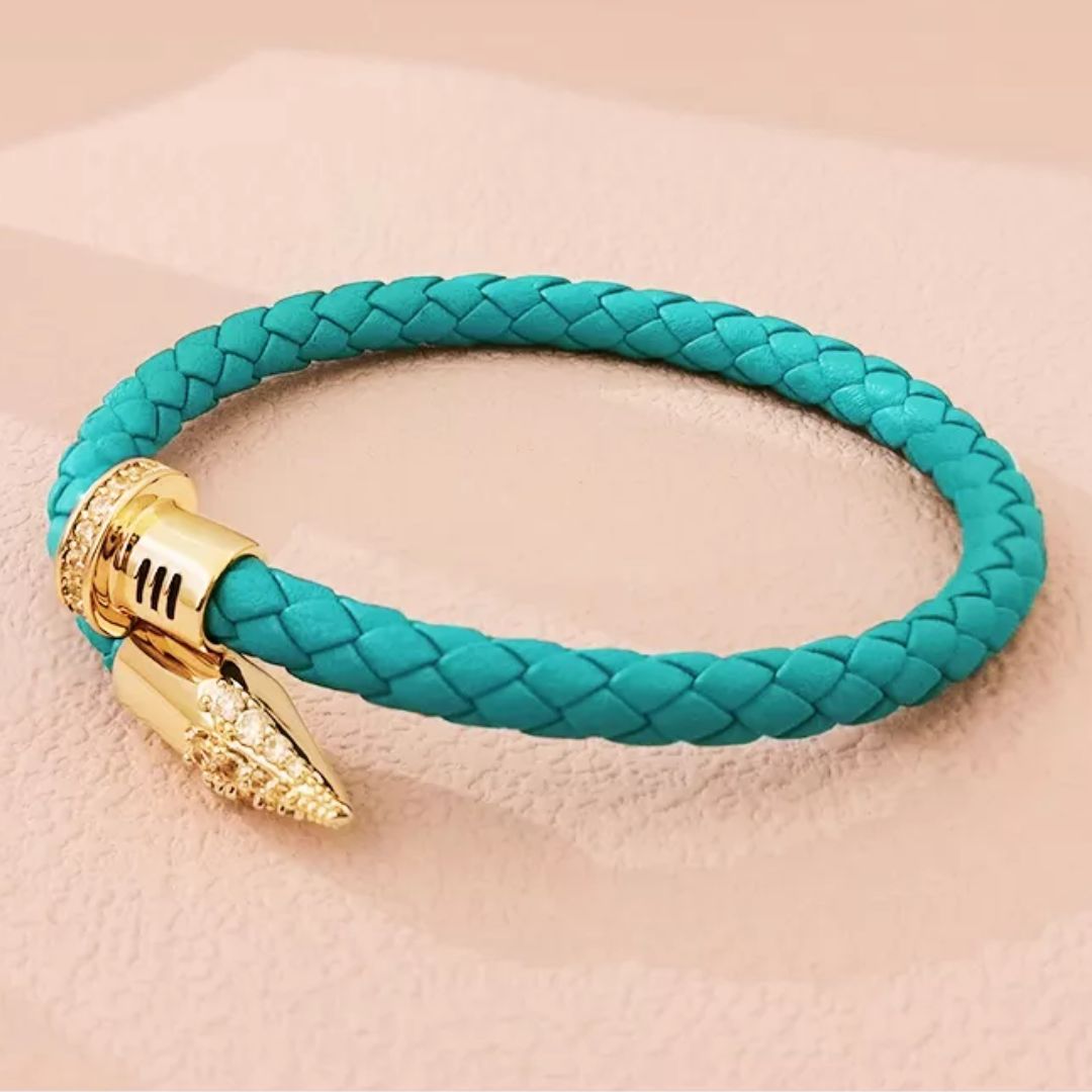 Glänzendes Unisex Nagel Armband mit Zirkonia und geflochtenem Muster. Ein chices Modeschmuck-Accessoire.