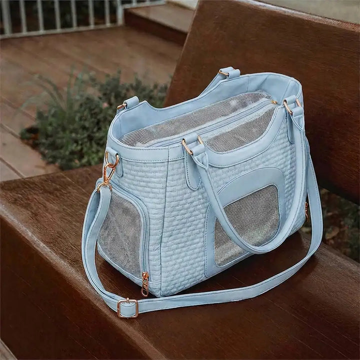 Robuste Hundetasche aus Kunstleder, tragbar & atmungsaktiv; perfekt für sichere Reisen.