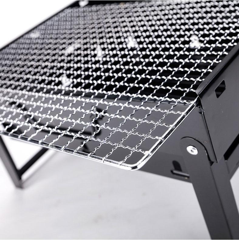 Hochwertiger Stahl-Holzkohlegrill, robust & langlebig für alle Outdoor-Abenteuer. Perfekter Reisegrill.