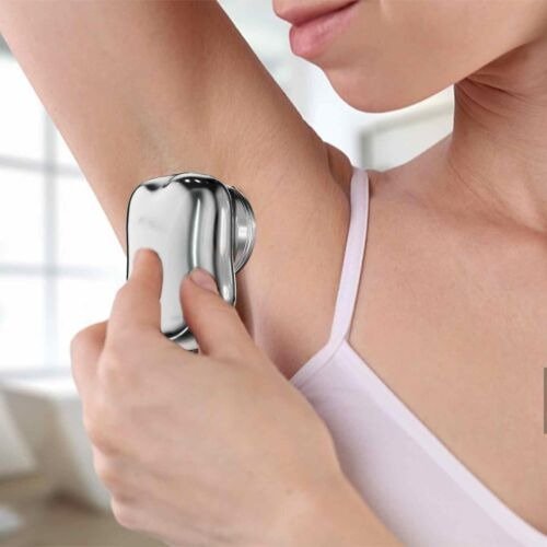 Elektrischer Rasierapparat für Männer: glatte Haut jederzeit, wasserdicht & pflegeleicht für Hygiene.