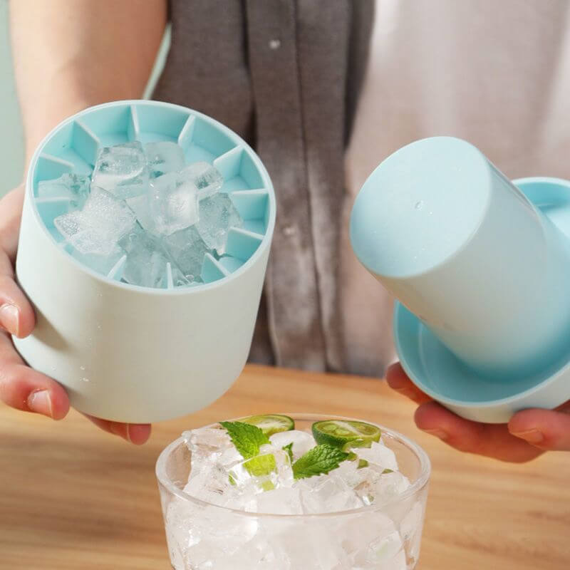 Hochwertiger BPA-freier Silikon Eiswürfelbereiter, flexibel & robust für langanhaltende Kühlung.