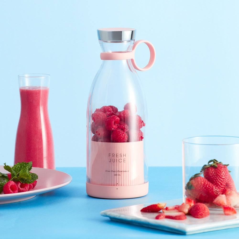 Eleganter Tragbarer Mixer für frische Smoothies unterwegs. Kompakter USB Smoothie Maker, perfekt für Reisen & Sport.